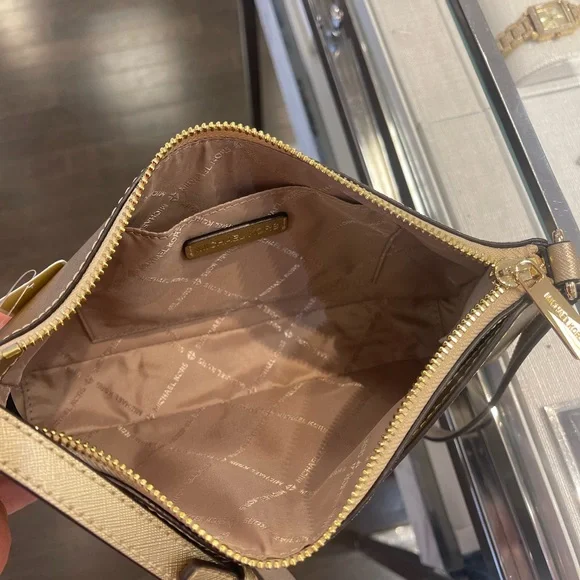 MICHAEL KORS Arden Medium Metallic Crossbody Bag
Pale Gold 
NWT - Picture 10 of 16